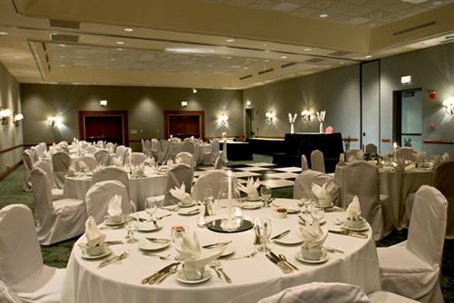 Springfield Hotel And Suites Кингсленд Экстерьер фото